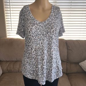 Like New Z Supply VNeck Leopard TShirt